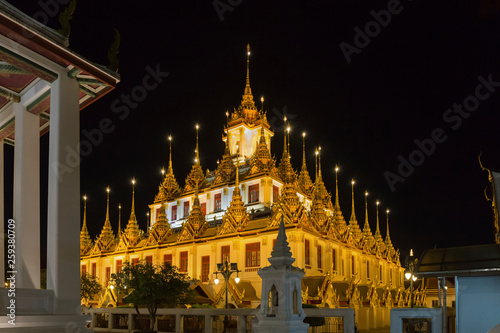 Wat Ratchanatdaram Worawihan Tempelanlage in Bangkok