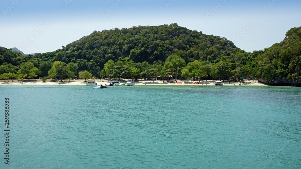 Fototapeta premium tropical wua ta lap island in thailand