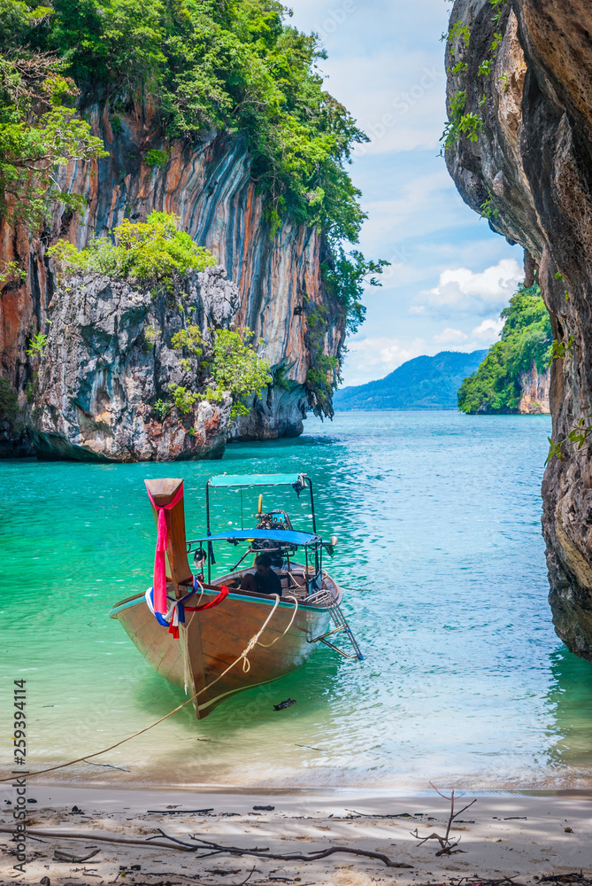 Obraz premium Bay of Koh Lao La Ding island, Krabi