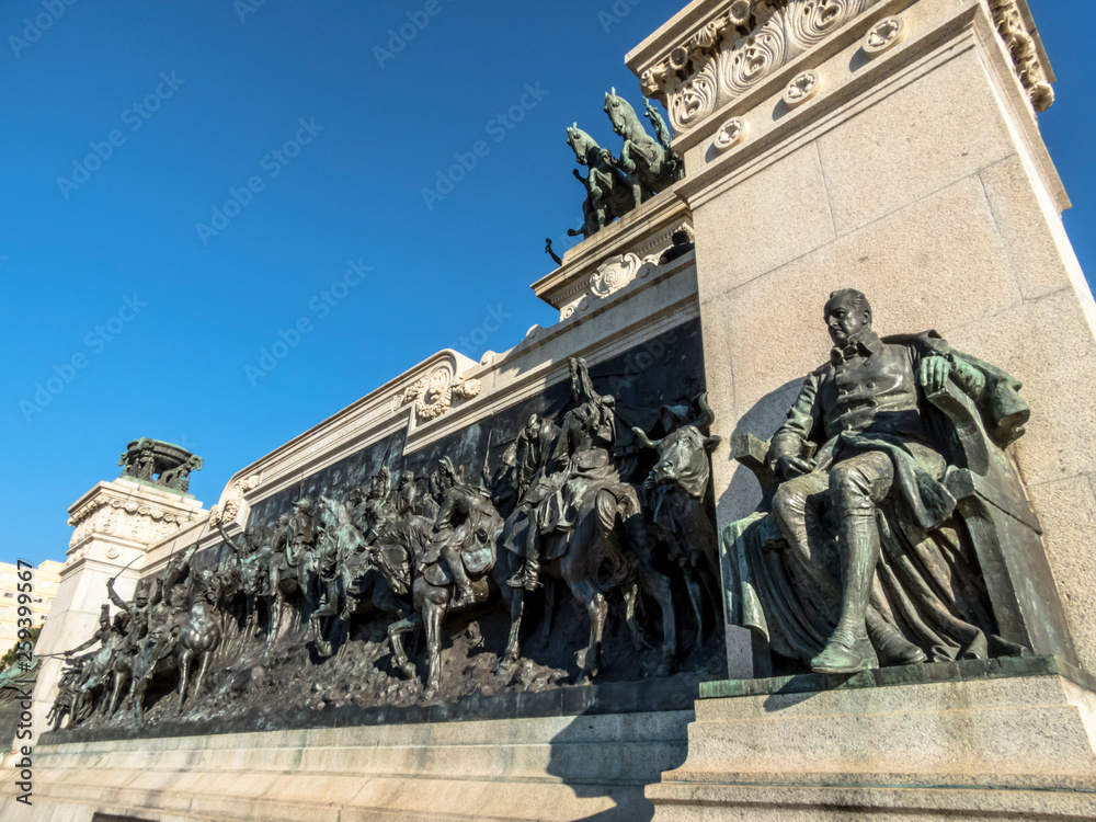 Obraz premium Sao Paulo, Brazil, August 29, 2018. Monument to Independence on Independence Park, opened in 1922, USP Paulista Museum also called Museu do Ipiranga