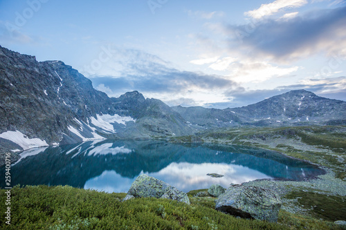 Fototapeta Naklejka Na Ścianę i Meble -  Ala-Askir lake in Yeshtu valley. Mountain Altai landscape