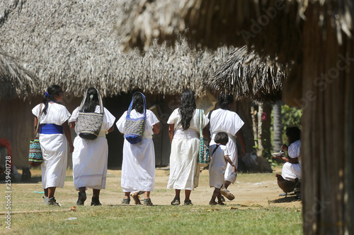 indigenas arhuacos-colombia