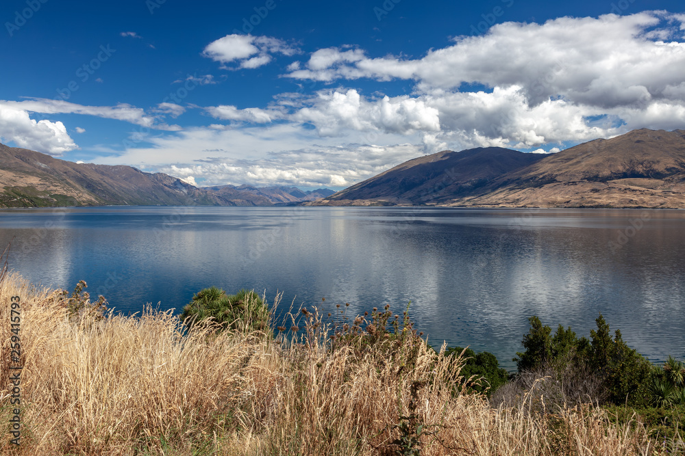 Obraz premium Scenic view of Lake Wanaka