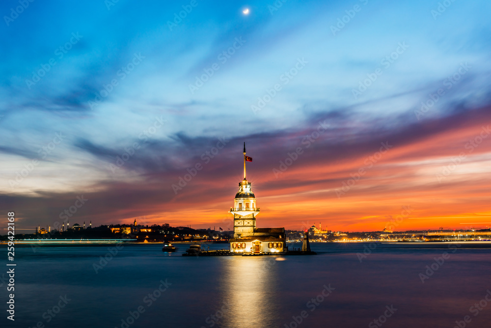 Fototapeta premium Maiden's Tower with sunset sky in Istanbul, Turkey (KIZ KULESI - USKUDAR)