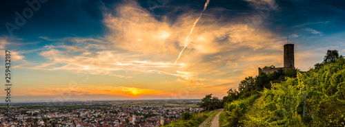 Burgruine Strahlenburg in Schriesheim im Abendrot / Sonnenuntergang