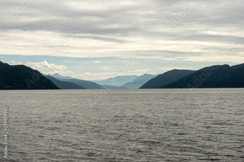 Fähre über den Halsafjord, Norwegen © Cezanne-Fotografie