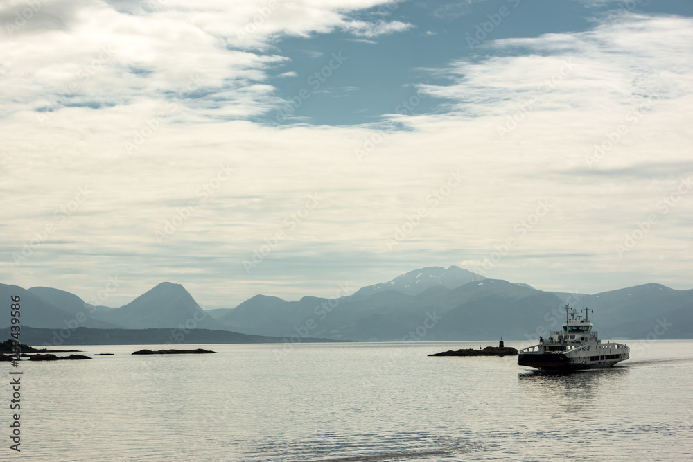 Bergpanorama südlich von Molde, Norwegen