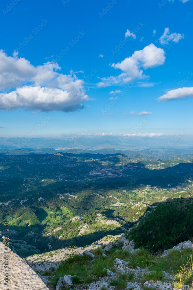 The scenic viewpoint is at the top of a high mountain. The scenic viewpoint is at the top of a high mountain.