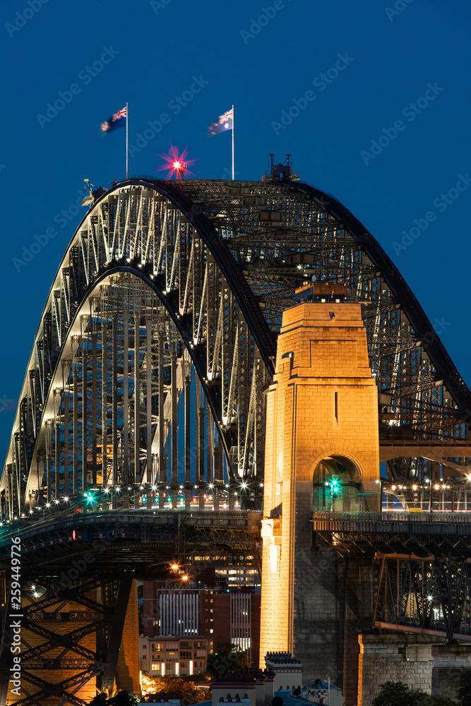 Obraz premium Close-up view of Sydney Harbour Bridge at night with clear blue sky.