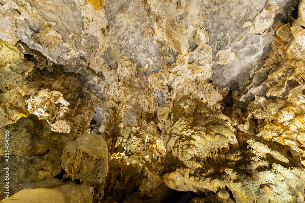 Dong Thien Cung cave this is one of the most beautiful caves in Halong Bay, Vietnam. Dong Thien Cung cave this is one of the most beautiful caves in Halong Bay, Vietnam.
