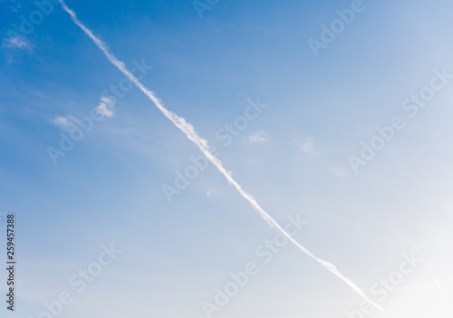 飛行機雲 © m.komiya