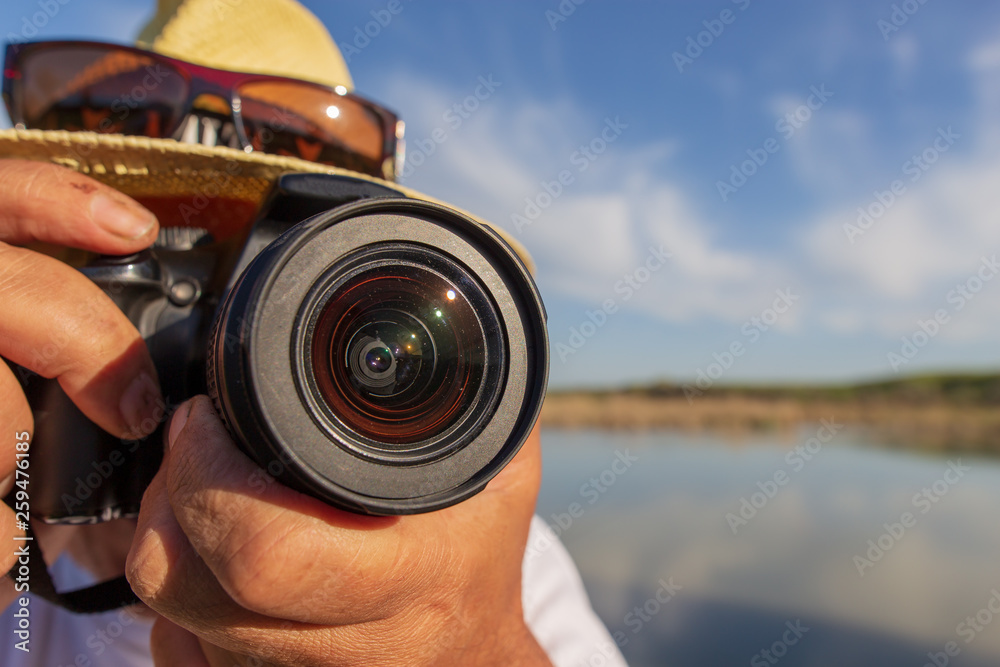 Obraz premium A man photographs nature from a camera