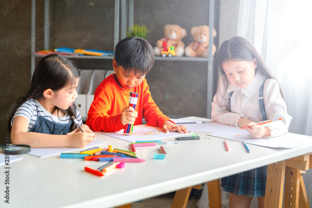 Fototapeta premium KID PAINT DRAW EDUCATION SCHOOL