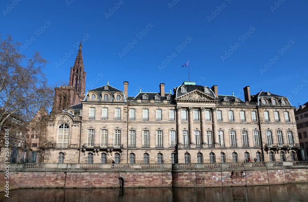 Fototapeta premium Cathedral and historical building 