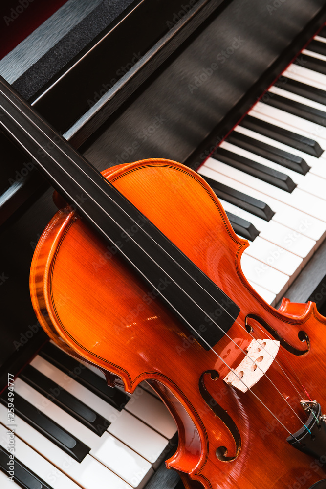 Violin and piano. Classical music. foto de Stock | Adobe Stock