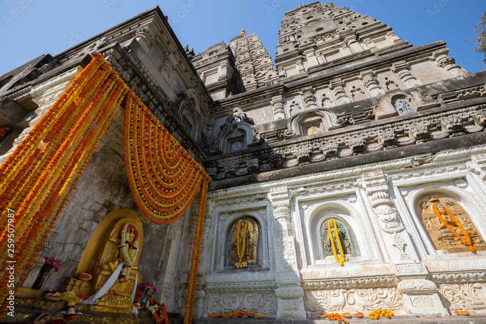 Mahabodhi temple Buddhists from around the world Come 
