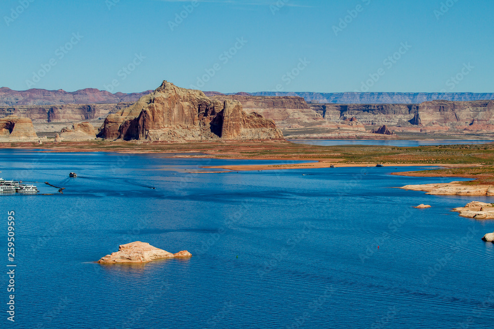 Obraz premium view of an island in the sea