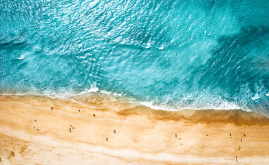 Keuken achterwand Turquoise Luchtfoto zomerstrand en blauwe oceaan  © magdal3na