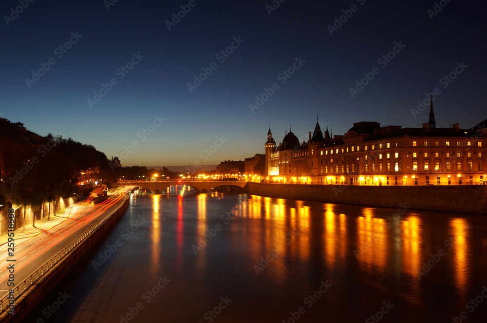 ile de la cité bridge long exposure paris