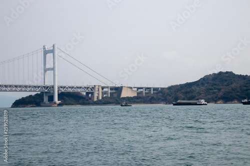 瀬戸大橋と海