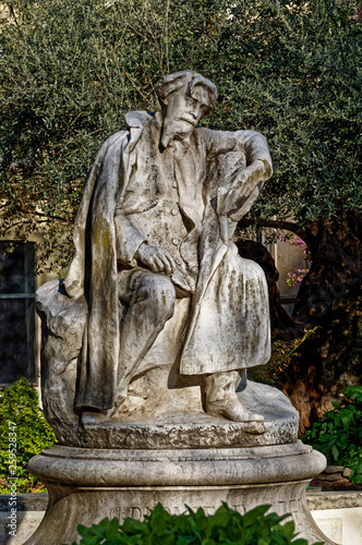 Statue Alphonse Daudet