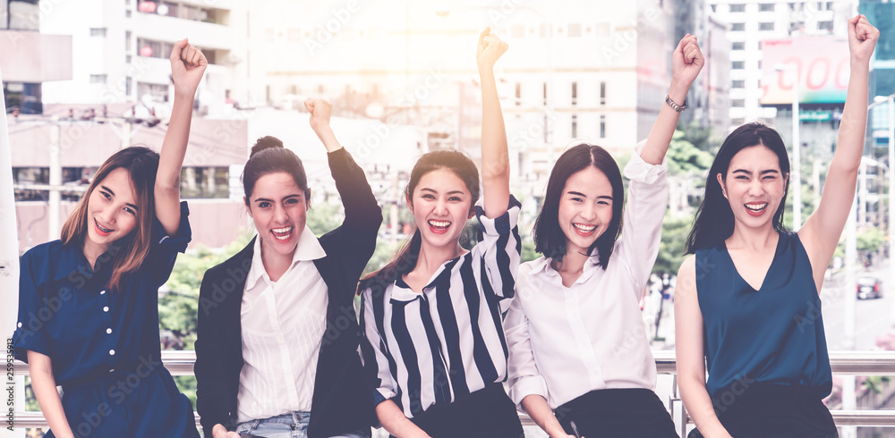 Φωτογραφία Business team of woman friend hand up for happy successful concept