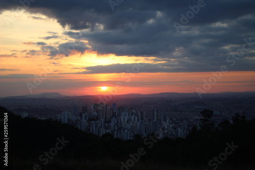 POR DO SOL - VILA DA SERRA - NOVA LIMA/MG