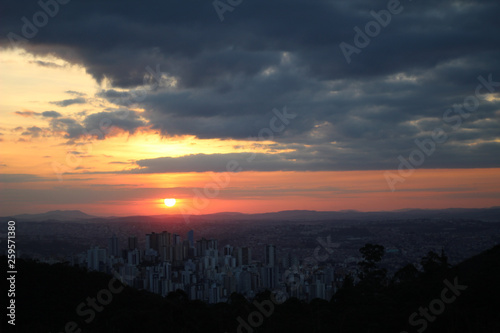 POR DO SOL - VILA DA SERRA - NOVA LIMA/MG