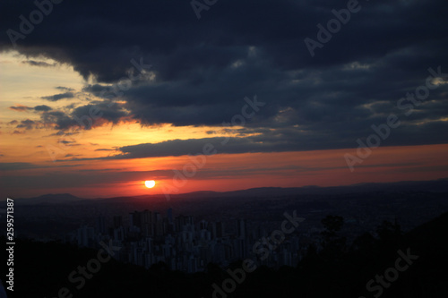 POR DO SOL - VILA DA SERRA - NOVA LIMA/MG