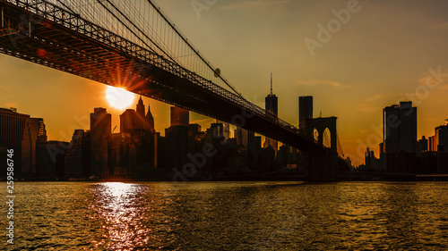 Fototapeta Naklejka Na Ścianę i Meble -  Sonnenuntergang in New York