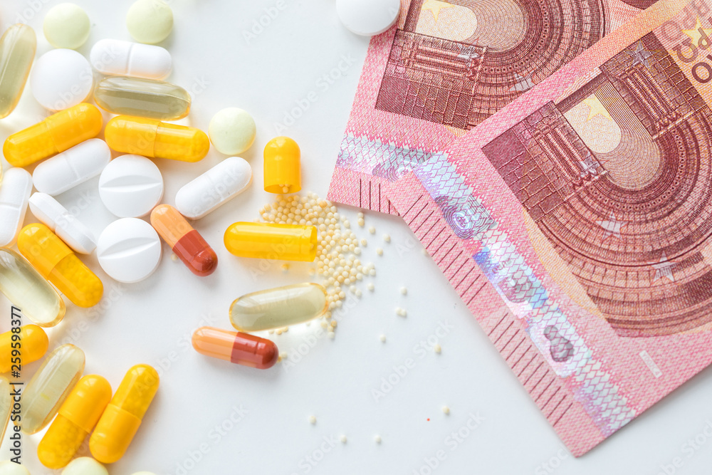 Geld für gelbe und weiße Pillen Kapseln und Tabletten Drogen Doping Leistungssteigerung Geld für gelbe und weiße Pillen Kapseln und Tabletten Drogen Doping Leistungssteigerung