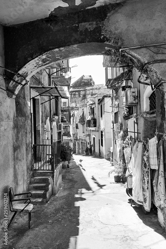 Fototapeta Naklejka Na Ścianę i Meble -  Street with dilapidated houses in Catania