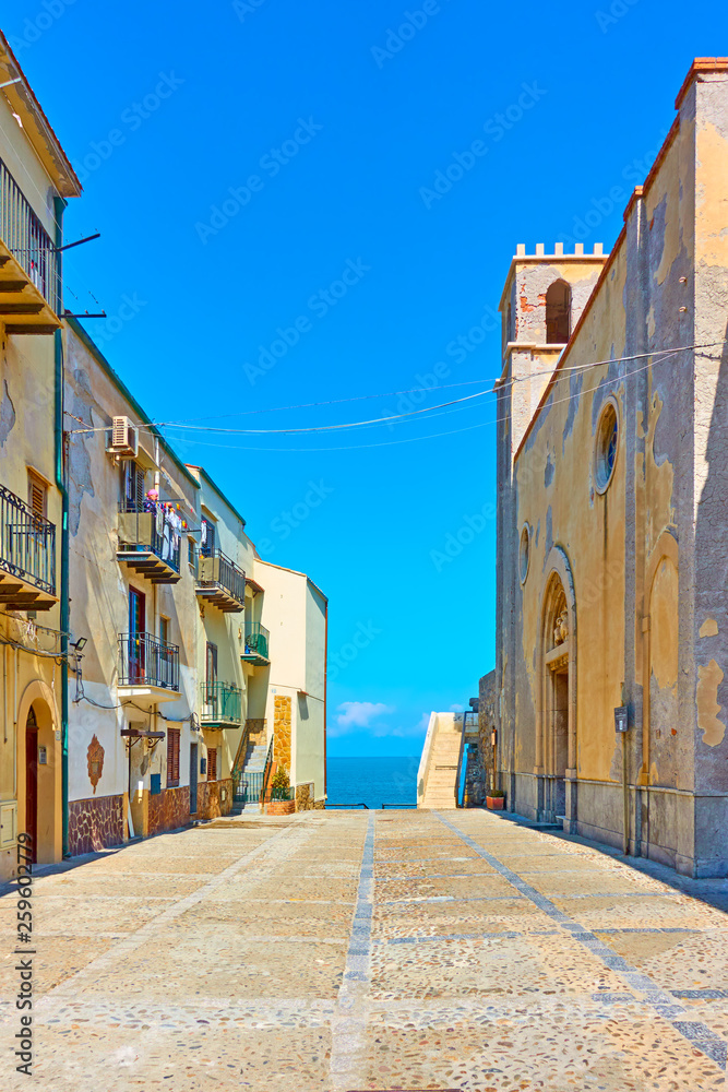 Fototapeta premium Old square in Cefalu