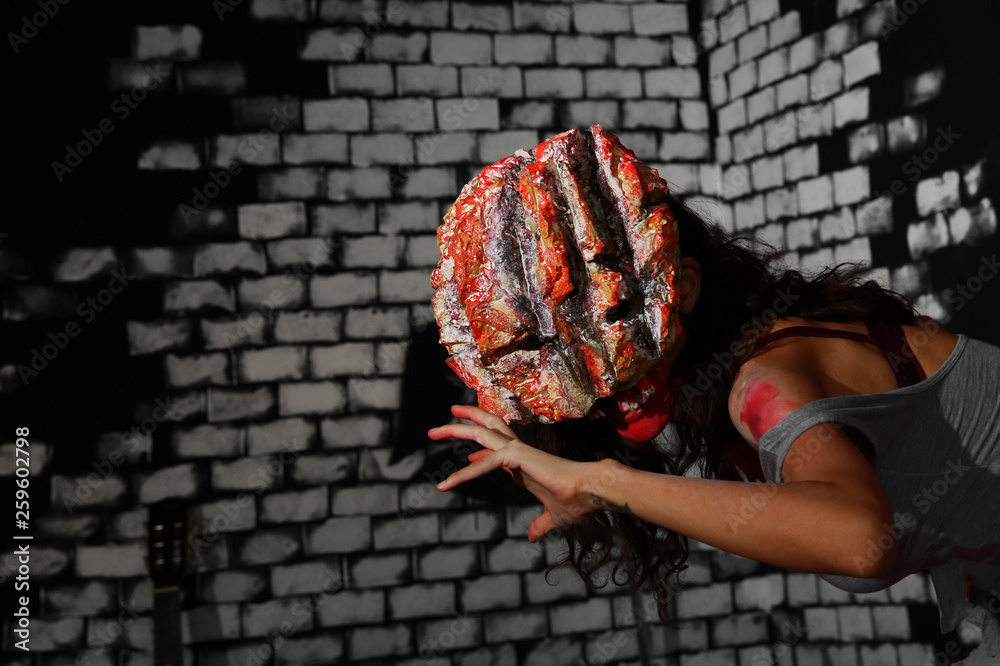 Obraz premium A girl wear halloween mask and haunt acting