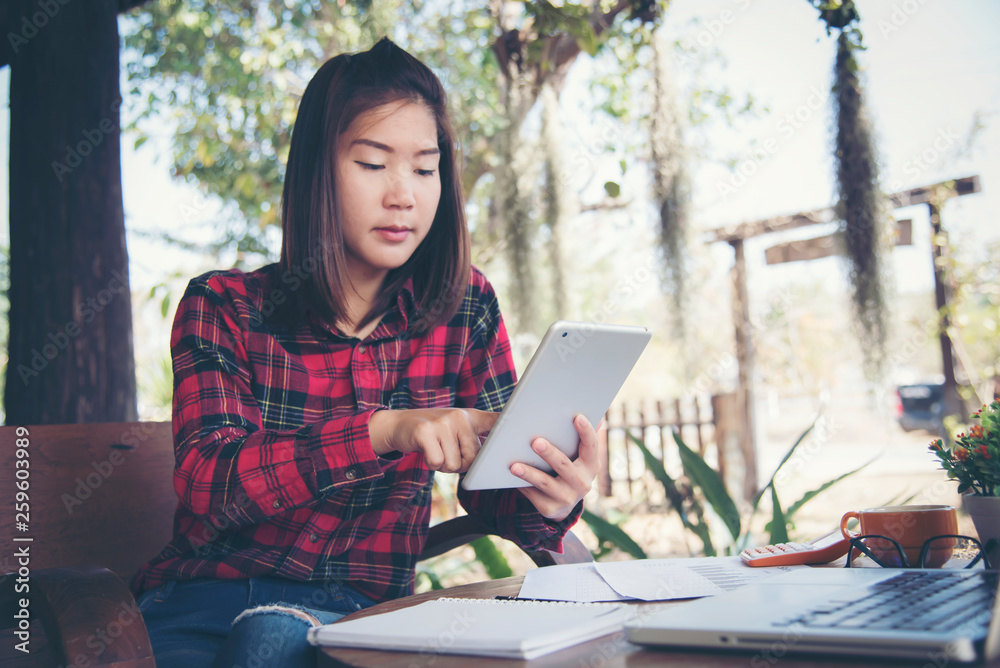 Fototapeta premium businessman holding coffee cup at meeting