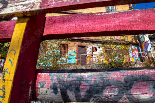 Graffiti, disegni e colori nella splendida città di Valparaiso, Cile