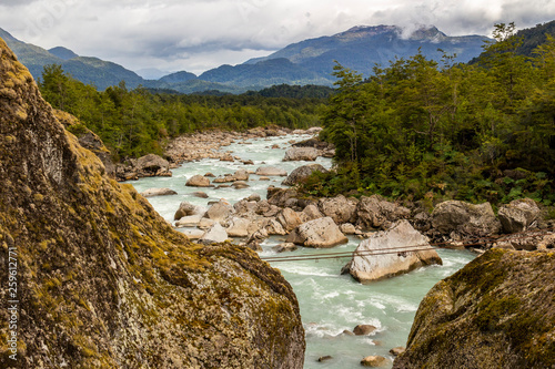 Un fiume nel parco nazionale Queulat, Patagonia, Cile photo