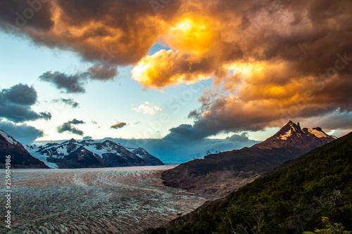 Tramonto sul ghiacciao Grey, Parco Nazionale Torres Del Paine, Patagonia, Cile