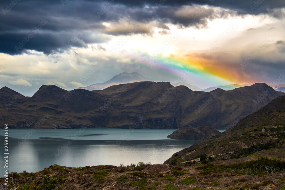Arcobaleno nel Parco Nazionale Torres Del Paine, Patagonia, Cile