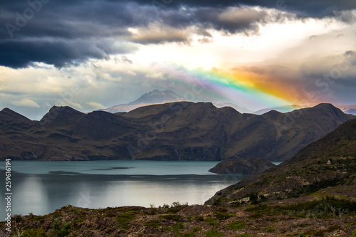 Arcobaleno nel Parco Nazionale Torres Del Paine, Patagonia, Cile