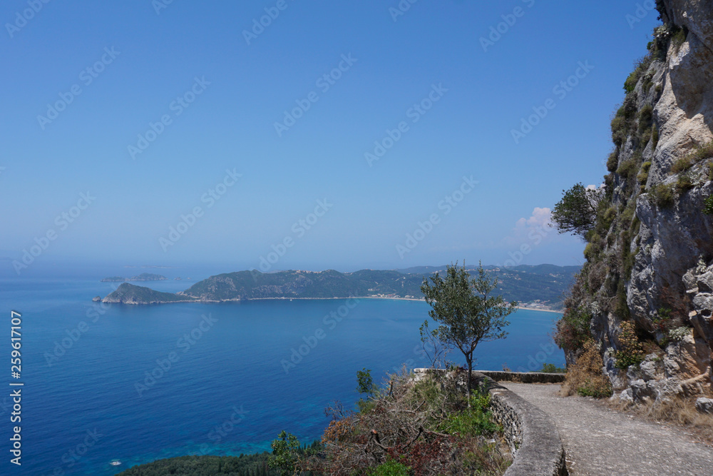 Blick auf die Bucht von Agios Georgios auf Korfu