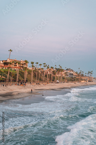 Fototapeta Naklejka Na Ścianę i Meble -  Waves in the Pacific Ocean and the beach in San Clemente, Orange County, California