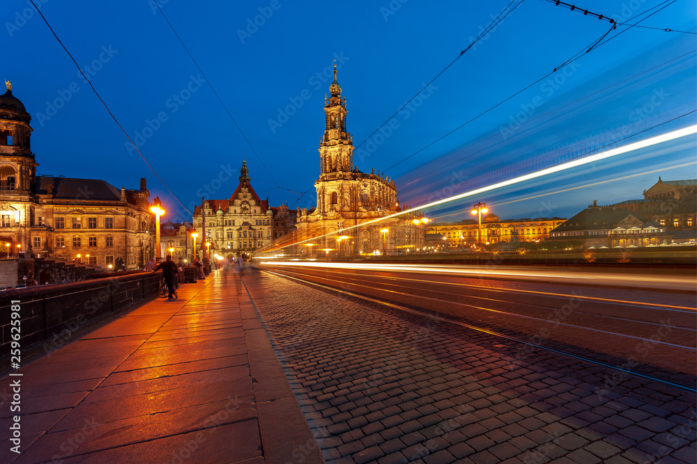 Obraz premium Dresden Cathedral at night, Germany