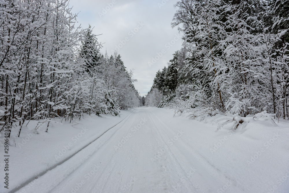 Obraz premium snowy winter road covered in ice and snow