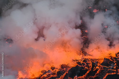 Volcan en el congo Nyirangongo photo