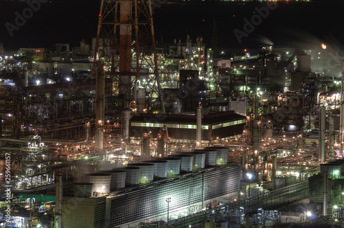 夜の工場 © yamashou
