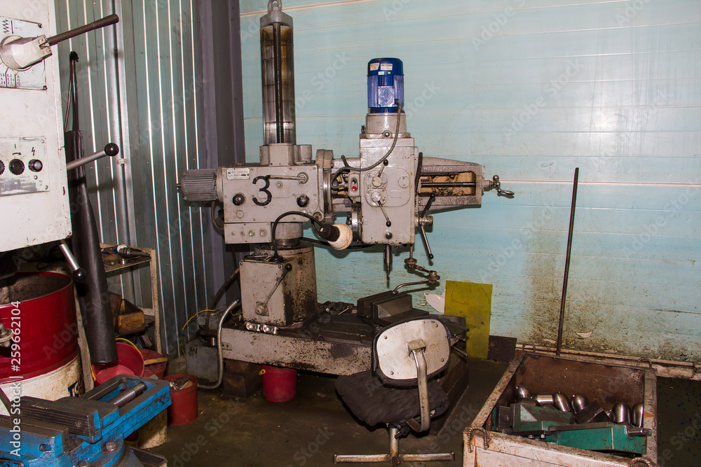 Drilling and milling industrial machine