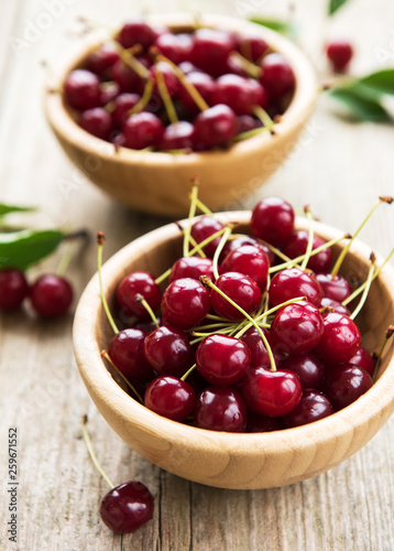  Bowls with cherries