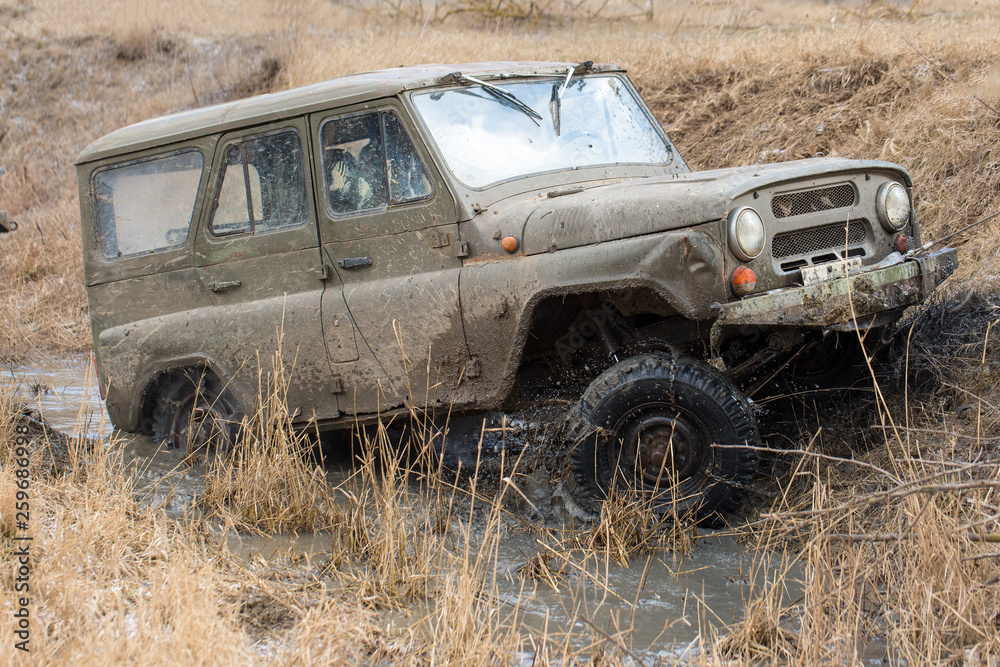 Russian SUV, Off-road vehicle slips, Stuck in the river Russian SUV, Off-road vehicle slips, Stuck in the river