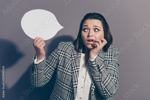 Фотография Closeup photo portrait of unsure uncertain problematic expressing fear afraid on